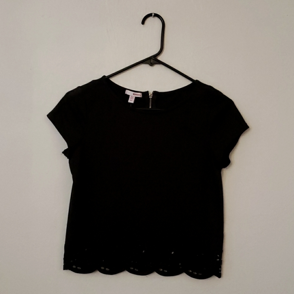 Bongo | Black Scallop Cut-Out Cropped Tee | Juniors S